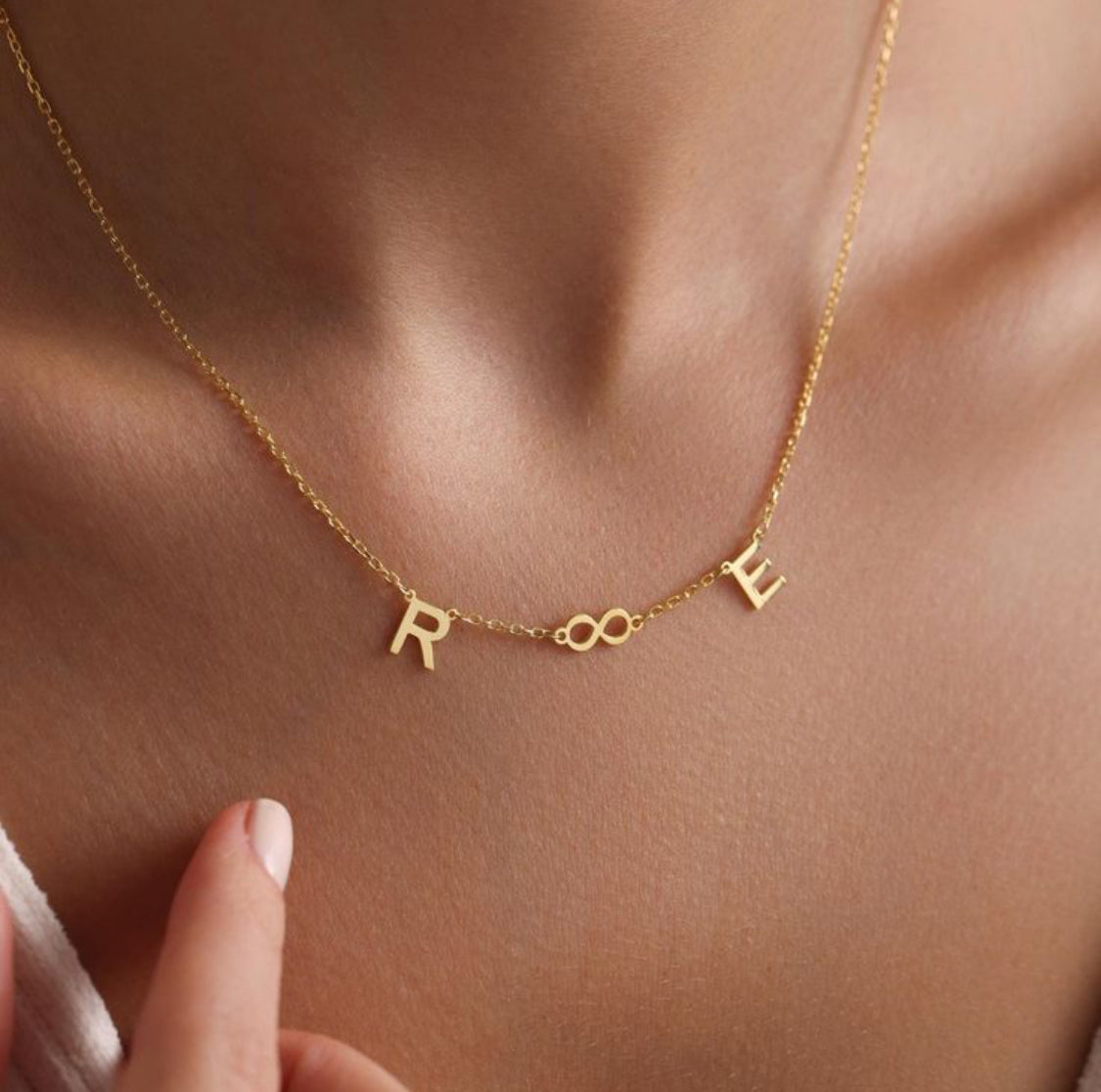 Collier “Forever” en Or 18 carats. Tous les lettres disponibles