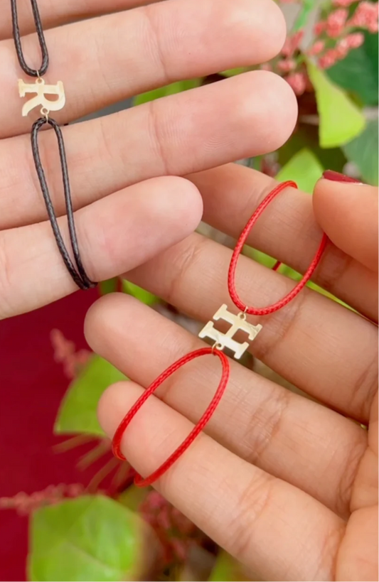 Bracelet lettre en Or 18k . Tous les lettres disponibles