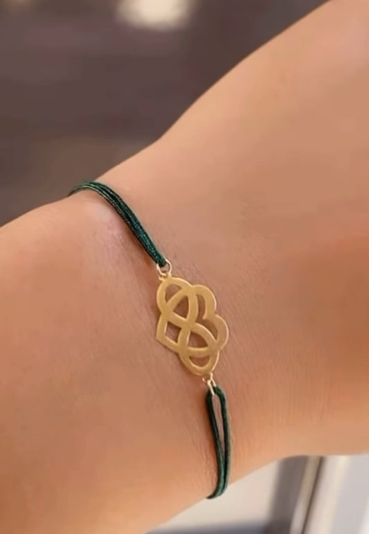 Cordon amour infini en Or 18 carats . Motif solide