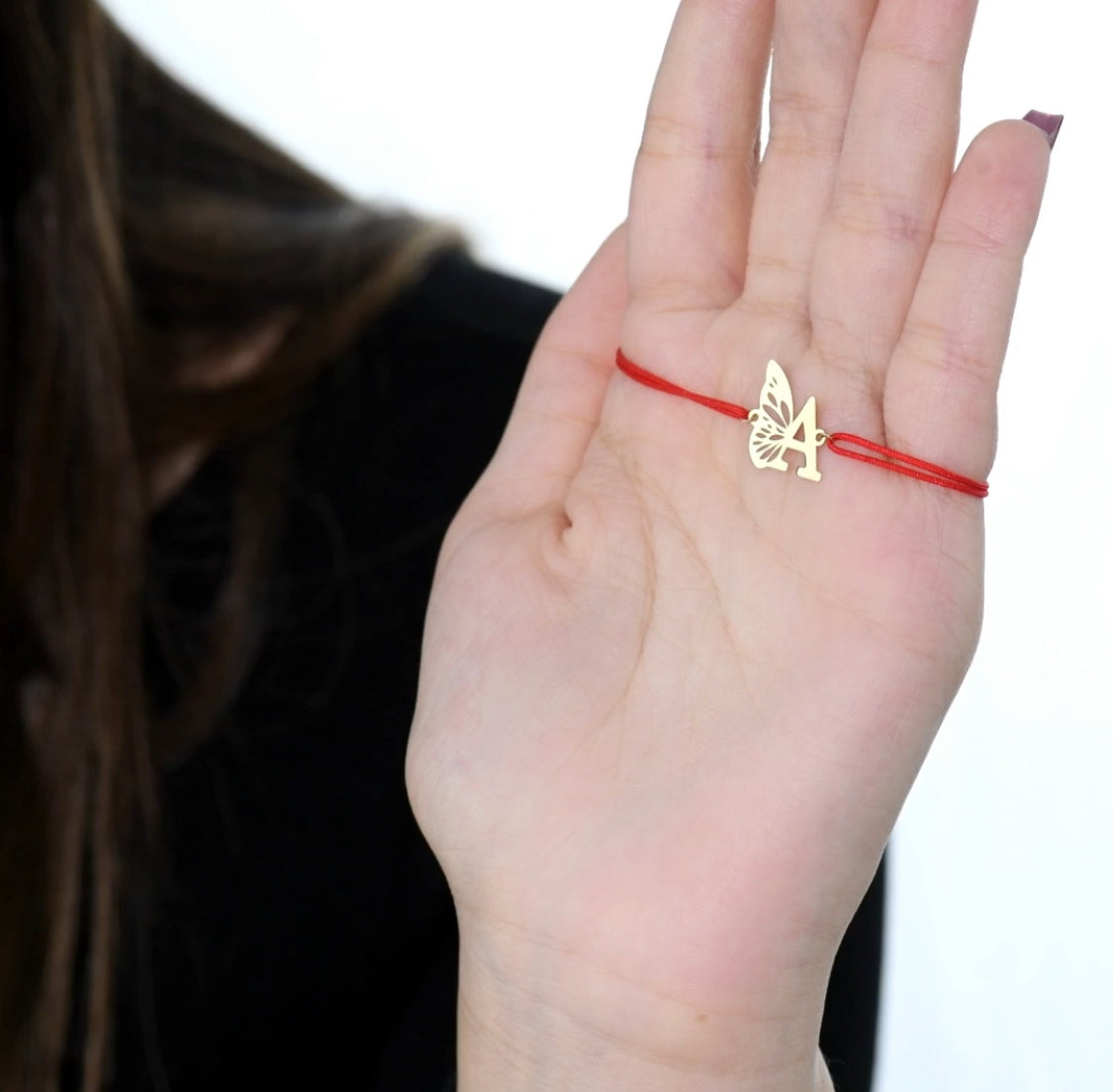 Cordon papillon lettre en Or 18k . Tous les lettres disponibles